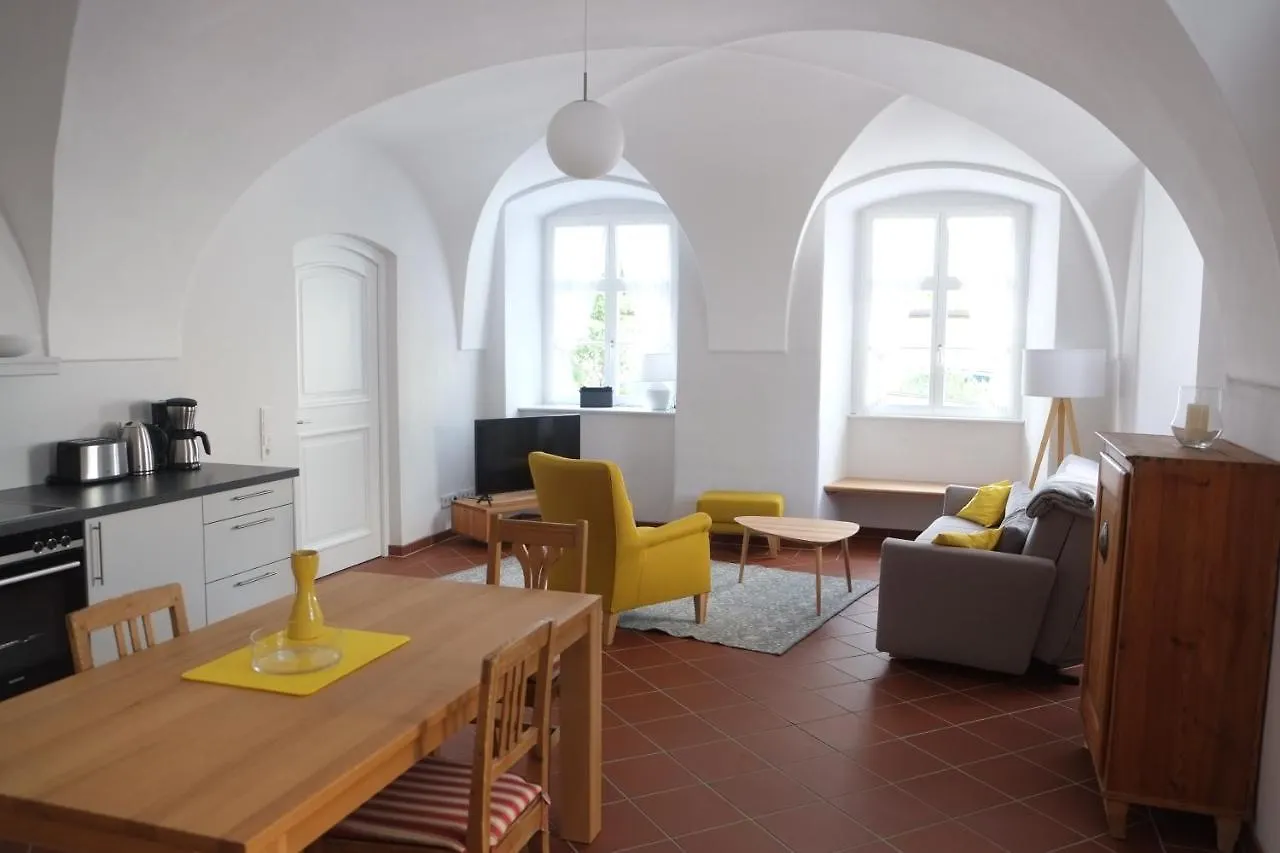 60Qm Wohnung Naabtal Im Historischen Pfarrhaus Pielenhofen 0*,  Németország